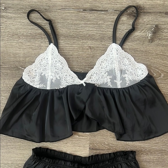 Black and White Lace Trim Sleepwear Set - Picture 2 of 9
